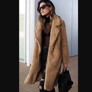 As seen on The Zoe Report: Golden brown fleece coat / lightweight